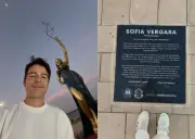 Hijo de Sofía Vergara visita su estatua en Barranquilla y la califica de 'icónica'