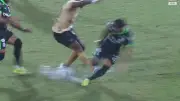 Impactante patada a Milton Casco en partido de Atlético Nacional vs Internacional de Bogotá