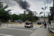 Incendio en Floridablanca: Bomberos combaten llamas en sector de la 200