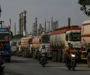 India asegura suministro de petróleo por 60 días pese a crisis en Oriente Medio