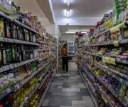 Inflación de Argentina supera expectativas en febrero con 2,9% mensual