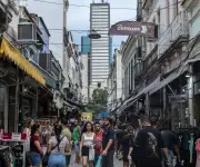 Inflación de Brasil baja menos de lo previsto en febrero, complicando recorte de tasas