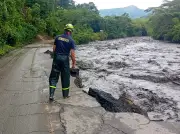 Inundaciones y derrumbes en Cundinamarca: vías colapsadas y evacuaciones por intensas lluvias