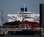 Irak y Kuwait podrían reducir producción petrolera en días por cierre del estrecho de Ormuz