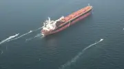 Irán cierra el estrecho de Ormuz por maniobras navales, elevando riesgos de shock petrolero global