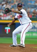 Julio Teherán se despide del béisbol entre lágrimas tras emotivo homenaje periodístico
