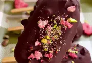 Magnum Dubái: Receta de paletas heladas con chocolate, fresa y pistacho