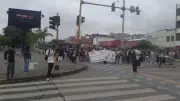 Marcha feminista bloquea la Calle 5 en el sur de Cali; autoridades recomiendan vías alternas