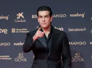 Mario Casas deslumbra en los Goya 2026 con un peinado 'curly' que marca tendencia masculina
