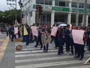 Médicos residentes del HUV protestan en Calle 5 por atraso de 20 días en sus salarios