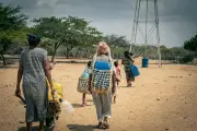 Mujeres de La Guajira cargan con la crisis hídrica mientras son excluidas de la gestión del agua