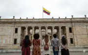 Mujeres en política colombiana: avances normativos frente a barreras estructurales persistentes