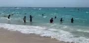 Naufragio en Cartagena: lancha con más de 20 personas volcó en Playa Blanca por fuerte oleaje