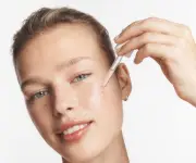 Neutrogena lanza Sérum Antimanchas Hydro Boost con fórmula de tres activos clínicamente probada