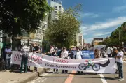 Pacientes Colombia marcha en Bogotá por muerte de Kevin Acosta y crisis del sistema de salud