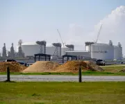 Planta Golden Pass de Qatar-Exxon inicia producción de GNL en Texas