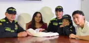 Policía de Medellín asiste heroico parto en vehículo tras falla mecánica y tráfico denso