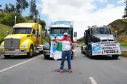 Protesta en Rumichaca: Transportistas bloquean frontera por guerra comercial Colombia-Ecuador