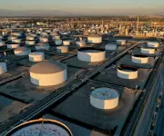 Reservas petroleras de EE.UU. caen a niveles más bajos en tres décadas tras anuncio de Trump