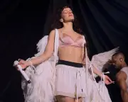 Rosalía cancela concierto en Milán por intoxicación alimentaria y envía mensaje desde hospital