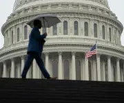 Senado de EE.UU. aprueba continuidad de ataques contra Irán pese a división partidista