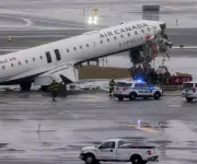Tragedia aérea en LaGuardia: Pilotos fallecen y 41 heridos tras colisión con camión de bomberos