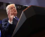 Trump reorganiza ayuda exterior de EE.UU., reduciéndola a fracción del tamaño de Usaid