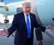 Trump suspende ataques a energía iraní por 10 días y afirma que diálogos avanzan favorablemente