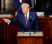 Trump suspende temporalmente la Ley Jones para abaratar transporte de petróleo y gas