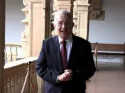 Uribe recita poema en Barranquilla y anuncia aspiración al Senado en medio de polémica