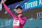 Van der Poel gana vibrante etapa 4 de Tirreno-Adriático; Buitrago es el mejor colombiano