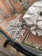 Vendaval derriba carpa en asamblea de Suba: cuatro adultos y un menor lesionados