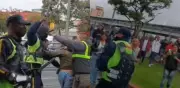 Violenta pelea entre vigilantes y colados en TransMilenio reabre debate sobre límites de seguridad