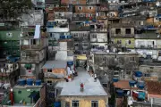 Viralización de videos en favela Rocinha genera debate sobre turismo y pobreza en Brasil