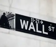 Wall Street cierra en rojo por tensiones en Oriente Medio y advertencias de Trump