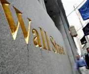 Wall Street se desploma por escalada bélica: petróleo e inflación tensionan mercados