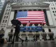 Yardeni eleva al 35% la probabilidad de colapso del mercado estadounidense por guerra en Irán