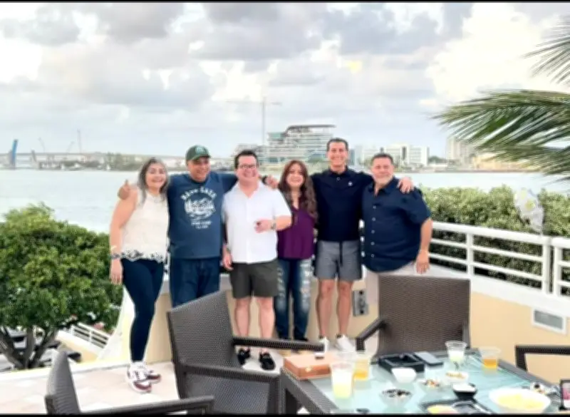 40 años de reencuentro: graduados del Colegio de La Salle se reúnen en Miami