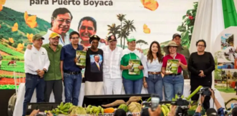 510 familias campesinas reciben 5.300 hectáreas en Puerto Boyacá