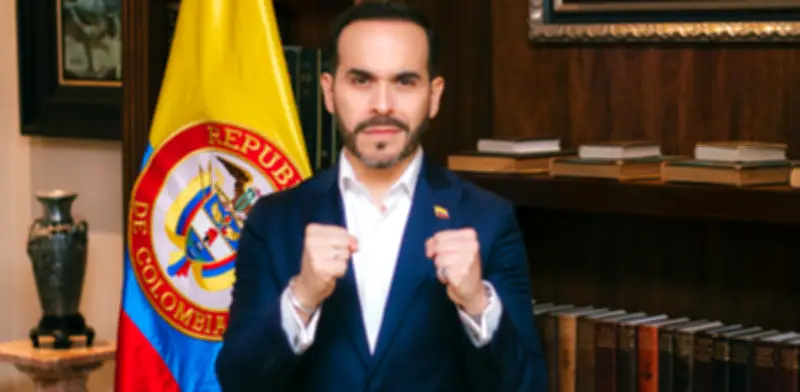 Abelardo de la Espriella rechaza rótulos partidistas y denuncia interceptaciones ilegales