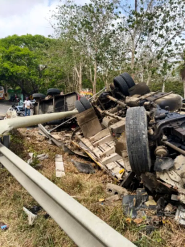 Accidente de tractocamión con equipos de El Imperio deja conductor atrapado en Turbaco