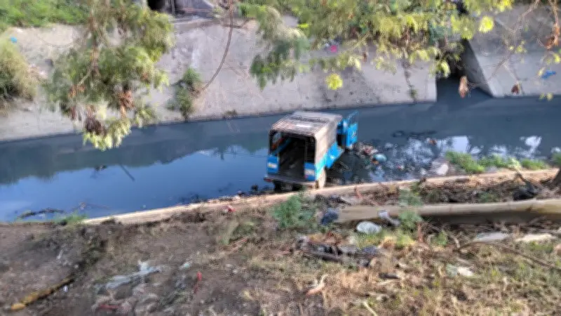Accidente en Cali: caliguala cae a canal con ocho heridos
