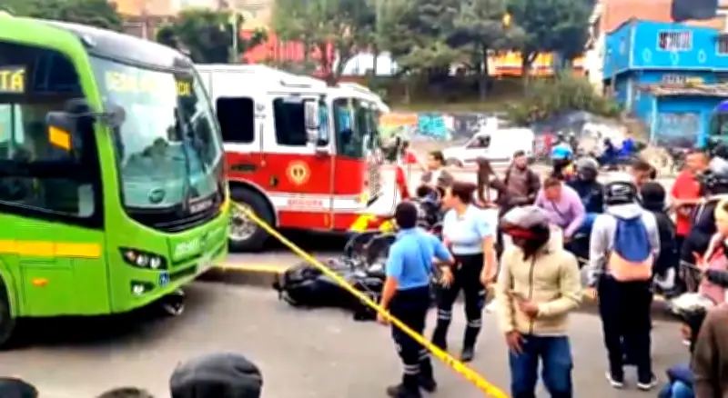 Accidente fatal en Bogotá: bus del SITP atropella y mata a motociclista en la Caracas
