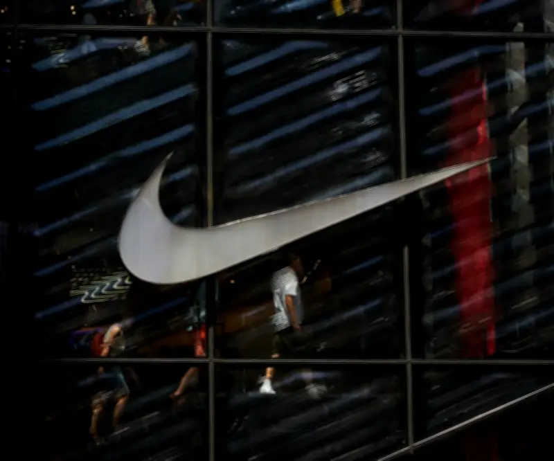 Acciones de Nike se desploman tras pronósticos pesimistas sobre ingresos y ventas