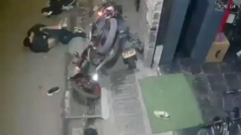 Adulto mayor fallece en Medellín tras ser atropellada por moto conducida por menor sin licencia