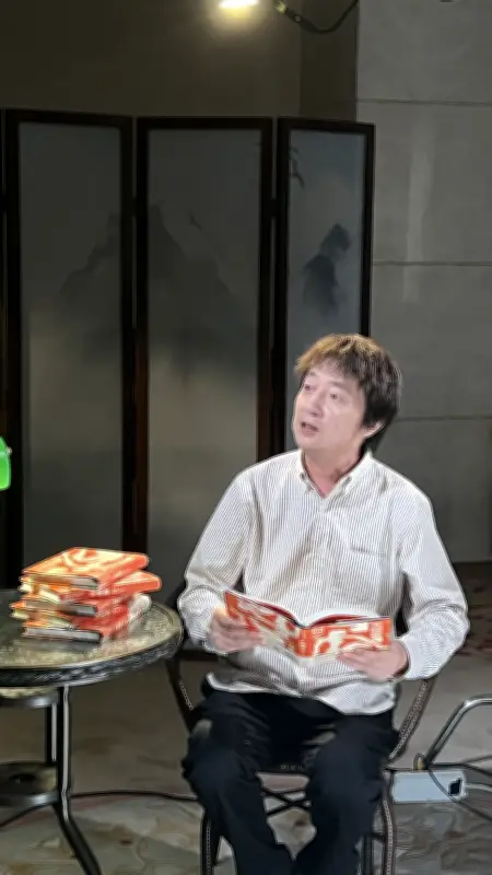 Ah Yi: el escritor chino que camina para crear y dialoga con Latinoamérica