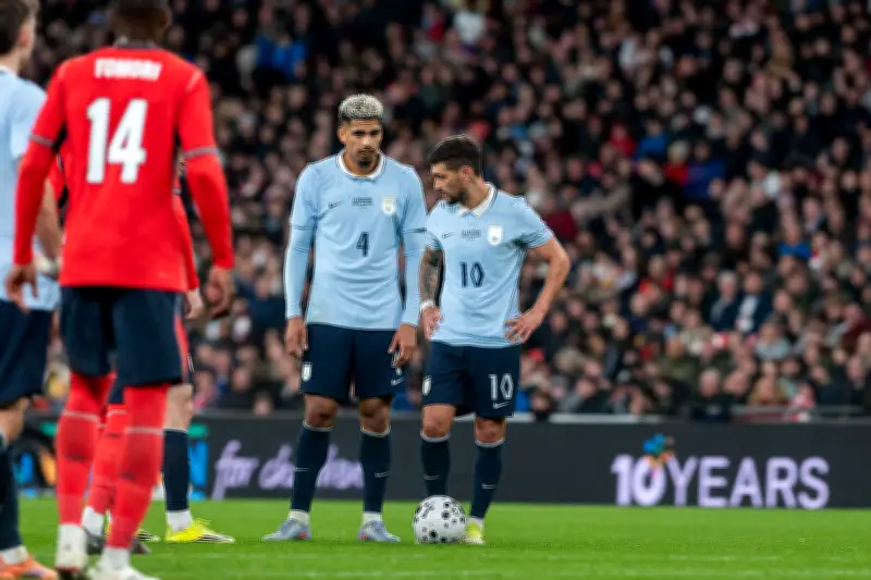 Alarma en Uruguay: De Arrascaeta se fracturó la clavícula y peligra su Mundial 2026