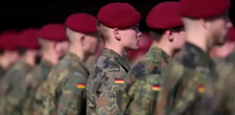 Alemania impone permiso militar para salir del país a hombres de 17 a 45 años