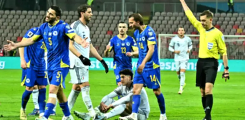 Alessandro Bastoni, crucificado en Italia tras expulsión que dejó a la Azzurra sin Mundial 2026