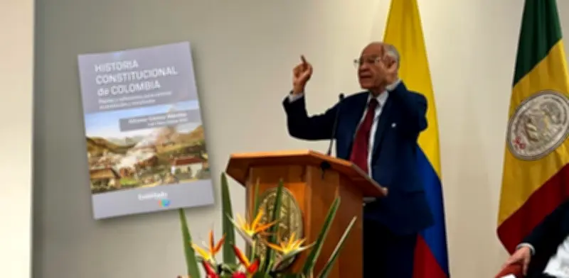 Alfonso Gómez Méndez lanza libro que cuestiona el 'fetichismo constitucional' en Colombia